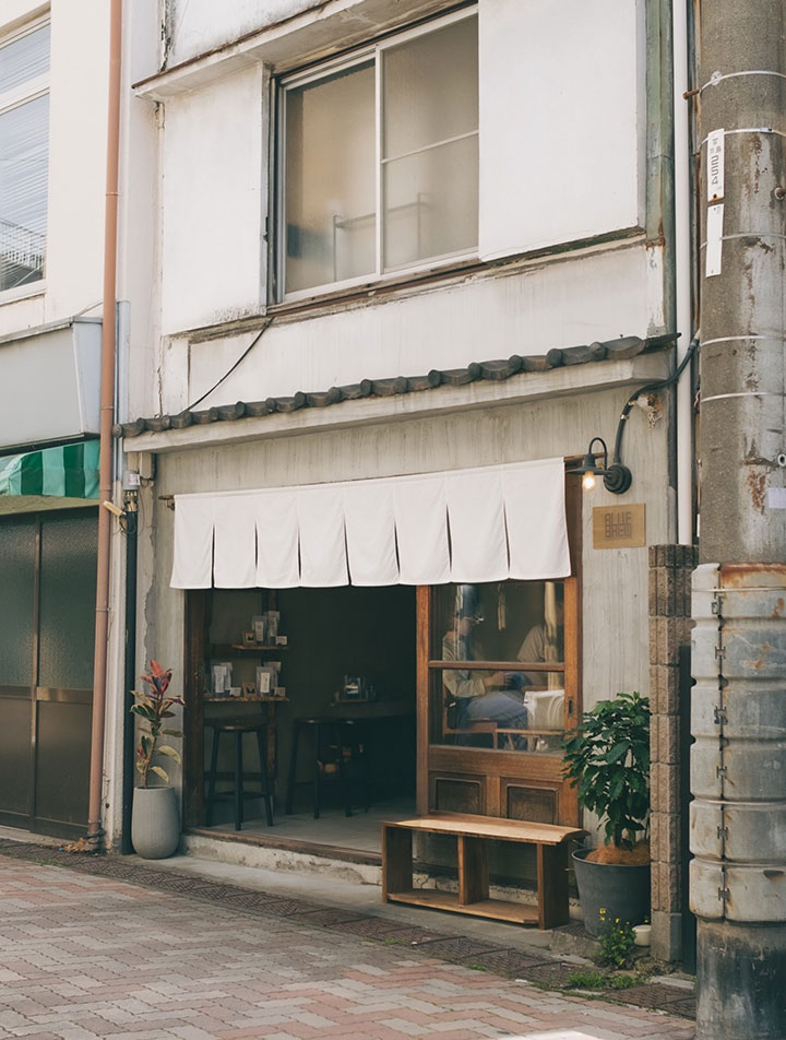 BLUE BREWグランドオープンの新店舗の外観